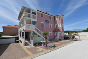 Отель Apartments Gloria  Затон